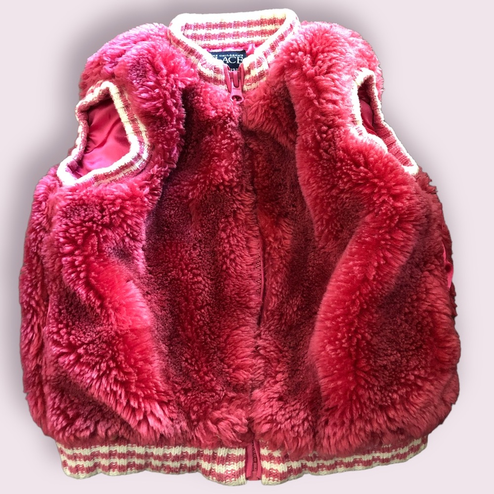 EUC Childrens Place Dark Pink zip up fluffy vest with pockets  Girls 3T